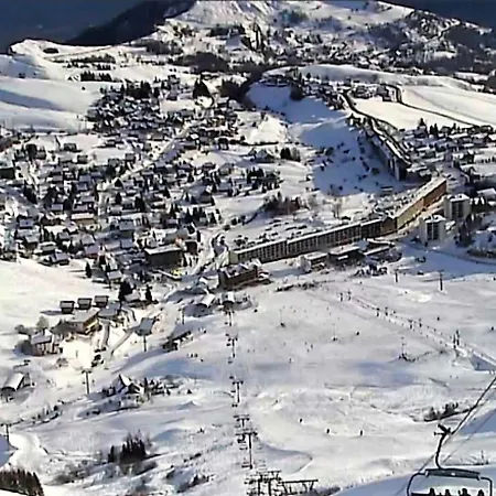 Renove Pour 4 Pers Avec Balcon Sud Pres Des Pistes Et Commerces - Fr-1-417-67 아파트